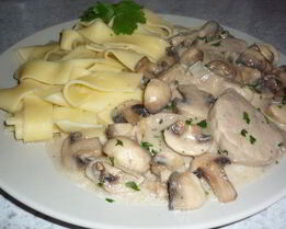 Гуляш из свинины с шампиньонами