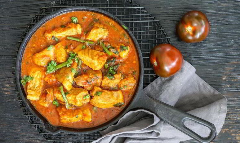 Рецепт гуляш из свиной лопатки с помидорами и зеленой фасолью