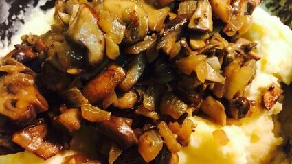 картофельное пюре с грибами и зеленью