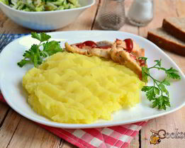 Картофельное пюре с луком и куркумой