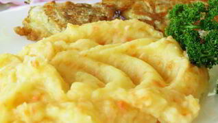 Картофельное пюре с морковью и сыром пармезан