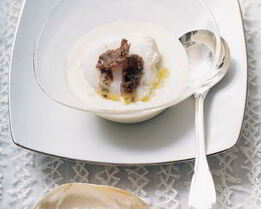 Картофельное пюре с яйцами пашот и белым трюфелем