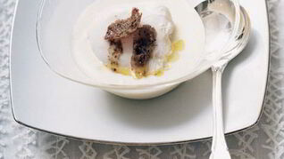 Картофельное пюре с яйцами пашот и белым трюфелем