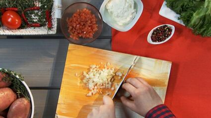 картофельное пюре со сладким перцем и помидорами