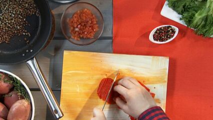 картофельное пюре со сладким перцем и помидорами