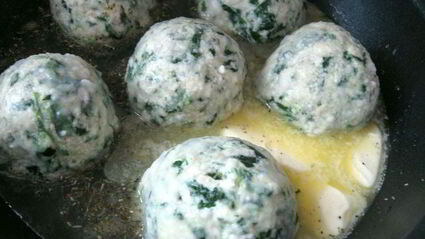 клецки со шпинатом и сыром