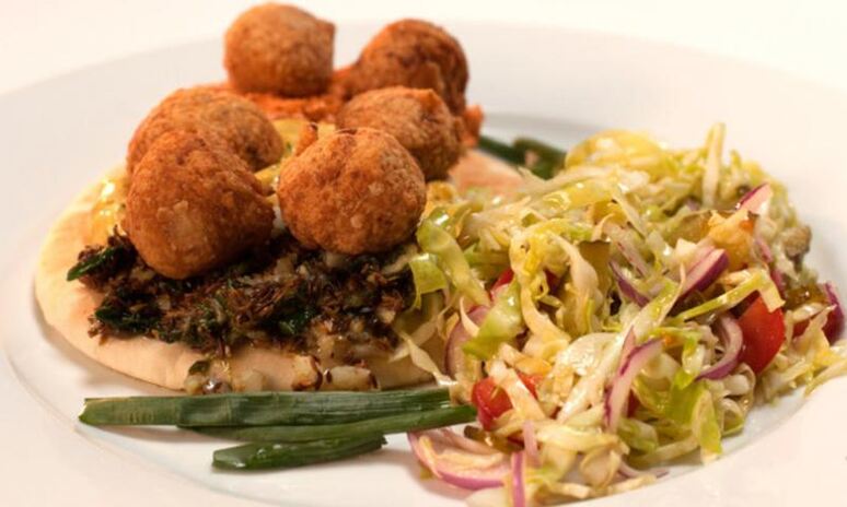 Рецепт фалафель с треской и тремя соусами