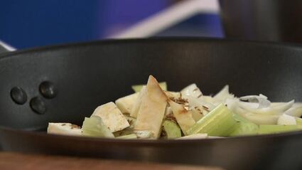 фалафель с треской и тремя соусами