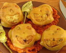 Котлеты-привидения с пряным тыквенным соусом