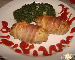 Котлеты с розмарином в беконе