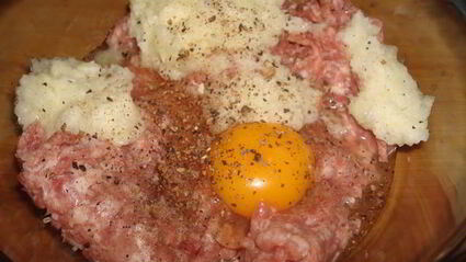 котлеты с розмарином в беконе