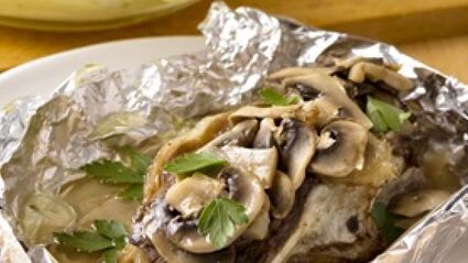 котлеты, запеченные в фольге с картофелем буланжер