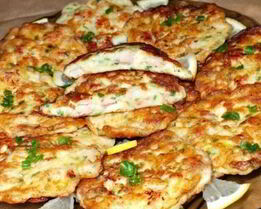 Куриные котлеты по-французски с зеленым луком