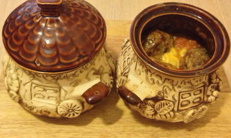 Рецепт острые котлеты с кумином, запеченые в горшочках с картофелем