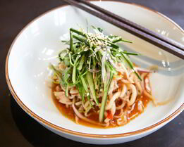 Лапша из кальмаров в кисло-сладком соусе