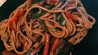 Лапша со свининой в соусе терияки