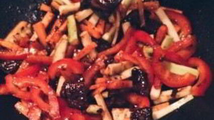 лапша со свининой в соусе терияки