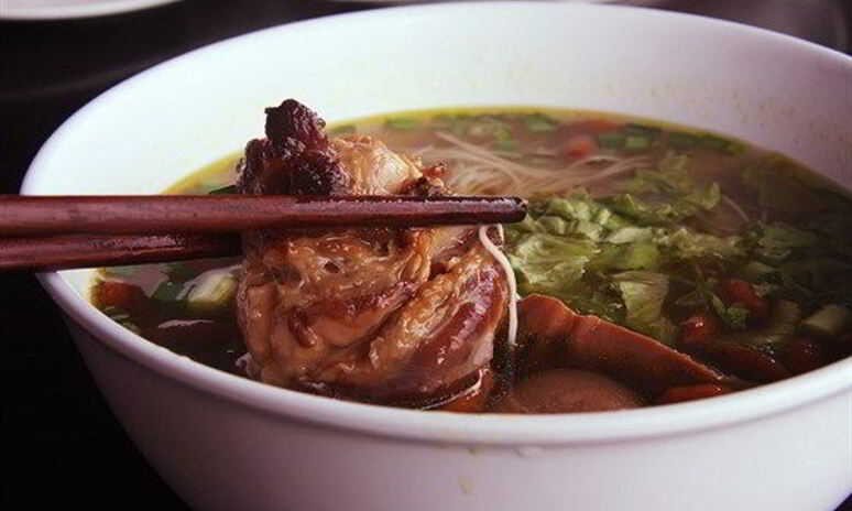 Рецепт лапша со свининой, ветчиной и томатами