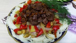 Лапша вок с говядиной и овощами