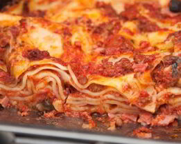 Лазанья болоньезе с сыром проволоне