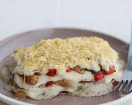 Лазанья с курицей и соусом Бешамель