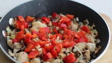 лазанья с курицей и соусом бешамель