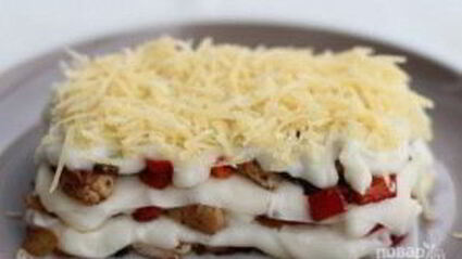 лазанья с курицей и соусом бешамель