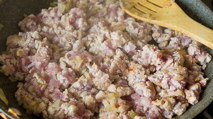 лазанья с мясом и лесными грибами