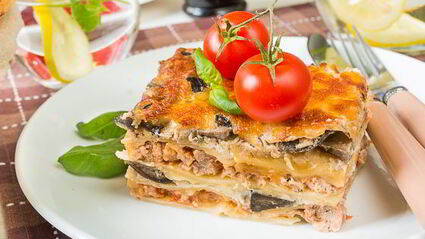 лазанья с мясом и лесными грибами