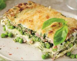 Лазанья с ветчиной, горошком и творогом