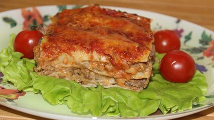 мясная лазанья с грибным соусом