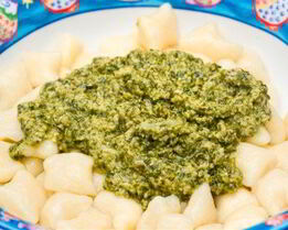 Лимонные ньокки со шпинатом и зеленым горошком