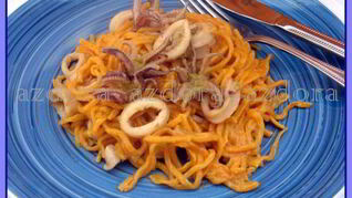 Домашняя красная музыкальная паста с соусом из кальмаров