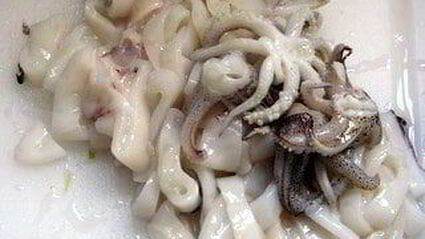 домашняя красная музыкальная паста с соусом из кальмаров