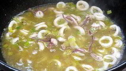 домашняя красная музыкальная паста с соусом из кальмаров