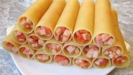 каннеллони с беконом под томатным соусом