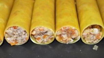 каннеллони с фаршем под соусом бешамель