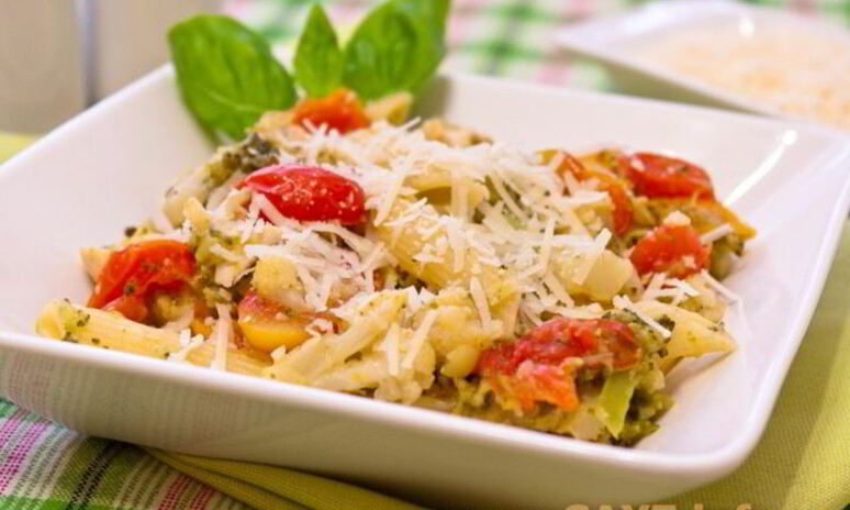 Рецепт макароны с брокколи, цветной капустой и куриным филе