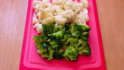 макароны с брокколи, цветной капустой и куриным филе