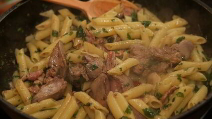 макароны с куриной печенкой