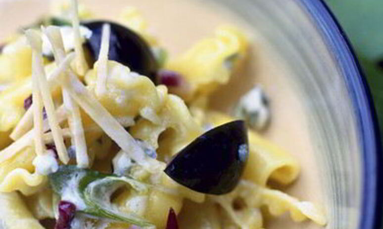 Рецепт макароны с соусом из винограда и сыра