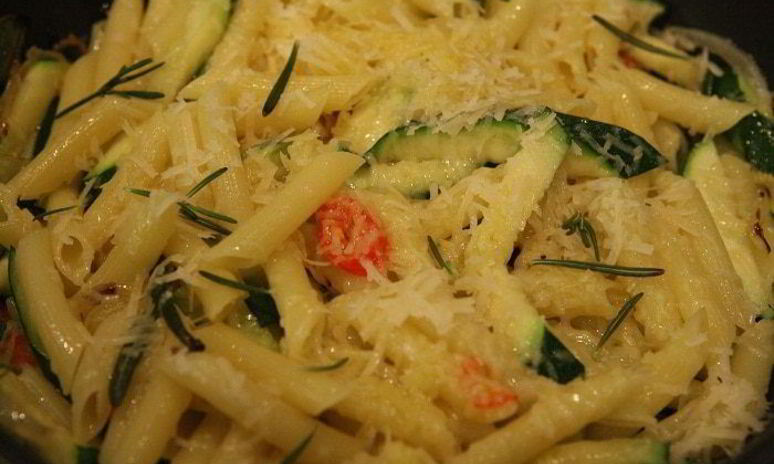 Рецепт макароны с цукини, пармезаном и розмарином