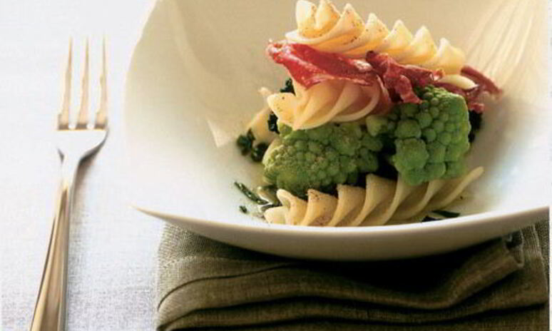 Рецепт паста с брокколи и свиным шпиком