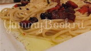 Паста с чесноком и сальсой из сушеных томатов