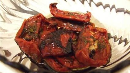 паста с чесноком и сальсой из сушеных томатов