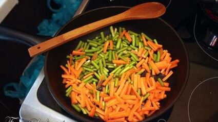 паста с чесноком и устричным соусом