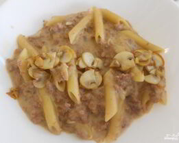 Паста с фаршем и грибами