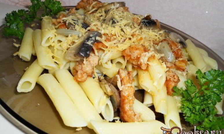 Рецепт паста с грибами и кусочками фарша в томатном соусе