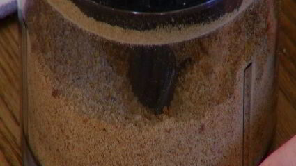 паста с карамелизированным луком и свежим сыром