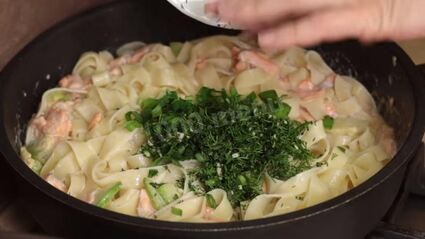 паста с красной рыбой в сливочном соусе